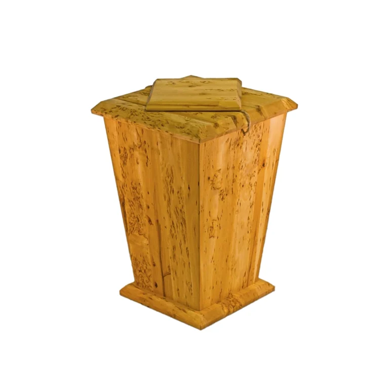 Jalopuinen uurna visakoivusta