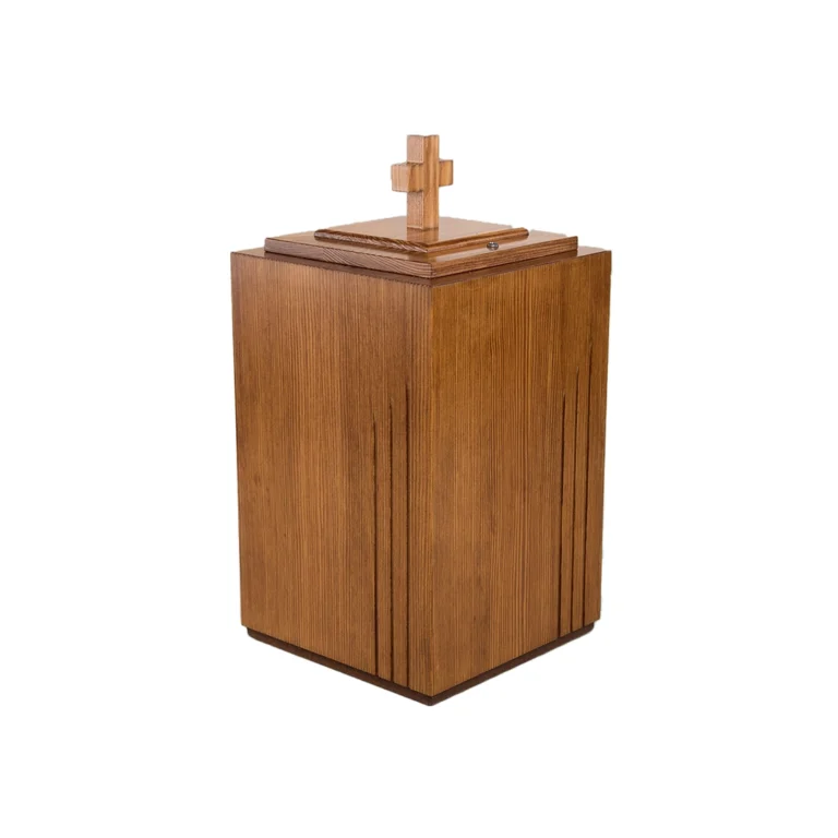 Tumma hongasta tehty uurna